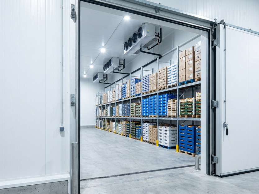 Firefly Fotogereki premium endstriyel souk hava deposu sahnesi